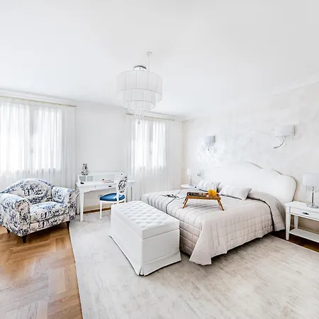 Luxury Lakefront Catullo By Wonderful Italy