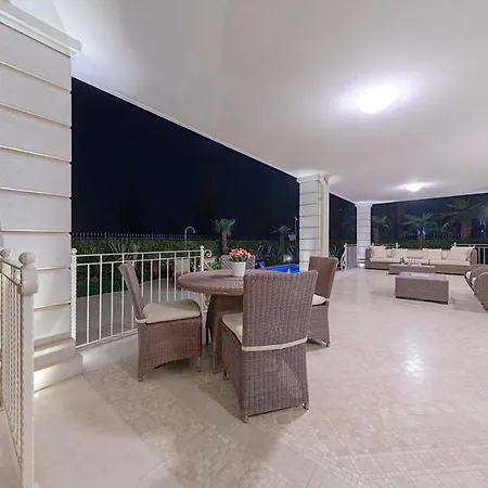 Apartment Luxury Lakefront Catullo By Wonderful Italy